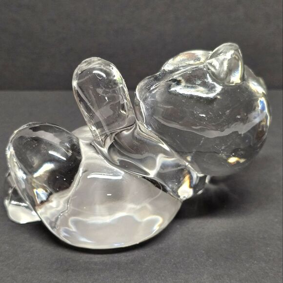 Fenton clear glass Chilling Teddy Bear laying on side - Picture 4 of 8